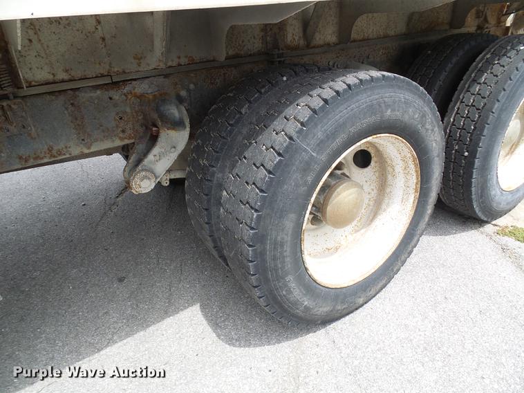 image for item DE5120 1986 Kenworth T600 seed tender truck