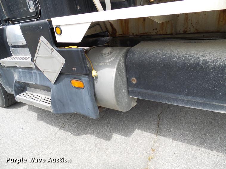 image for item DE5120 1986 Kenworth T600 seed tender truck