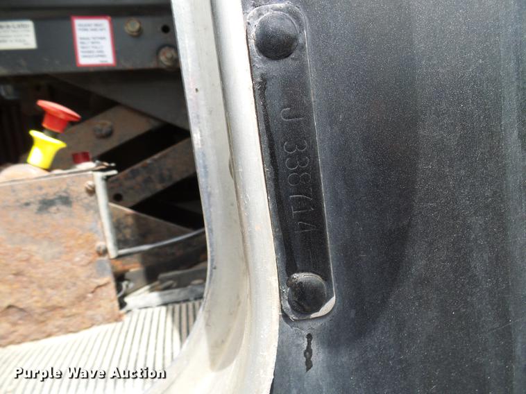 image for item DE5120 1986 Kenworth T600 seed tender truck