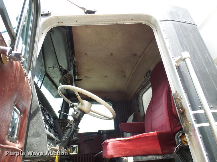 image for item DE5120 1986 Kenworth T600 seed tender truck