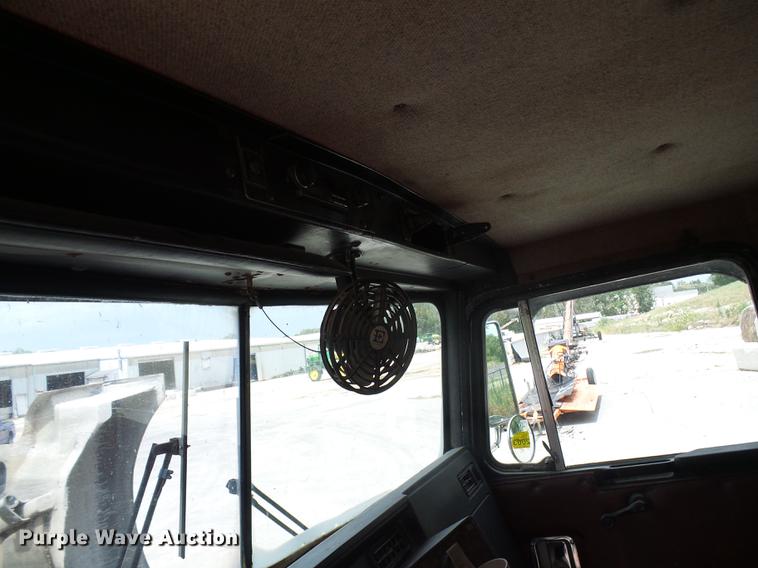 image for item DE5120 1986 Kenworth T600 seed tender truck