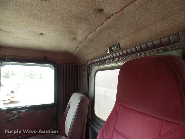 image for item DE5120 1986 Kenworth T600 seed tender truck