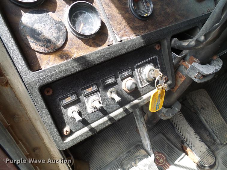 image for item DE5120 1986 Kenworth T600 seed tender truck