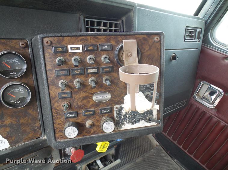 image for item DE5120 1986 Kenworth T600 seed tender truck