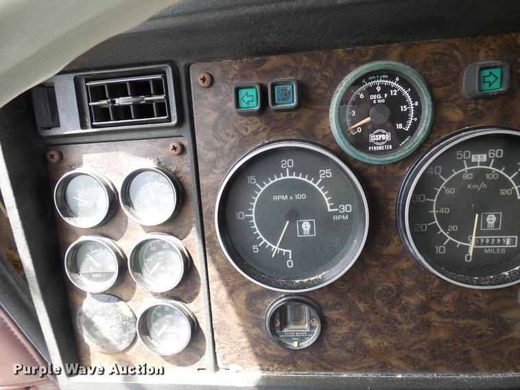 image for item DE5120 1986 Kenworth T600 seed tender truck