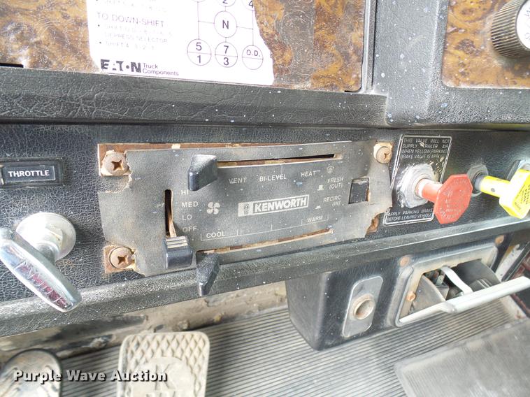 image for item DE5120 1986 Kenworth T600 seed tender truck