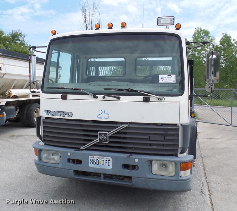 image for item DE5121 1992 Volvo FE flatbed truck