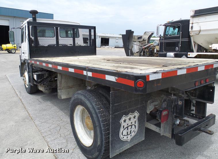 image for item DE5121 1992 Volvo FE flatbed truck