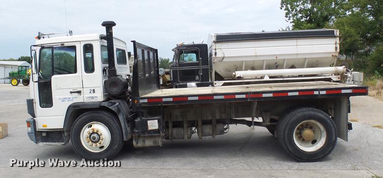 image for item DE5121 1992 Volvo FE flatbed truck