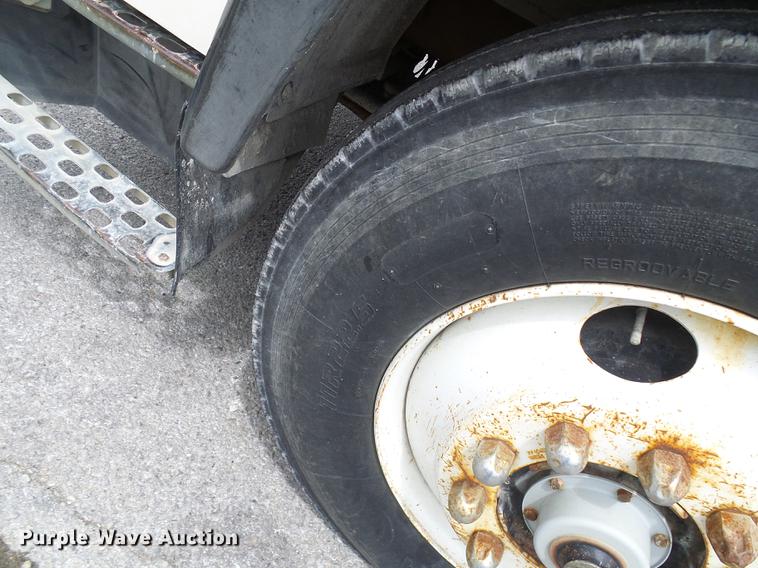 image for item DE5121 1992 Volvo FE flatbed truck