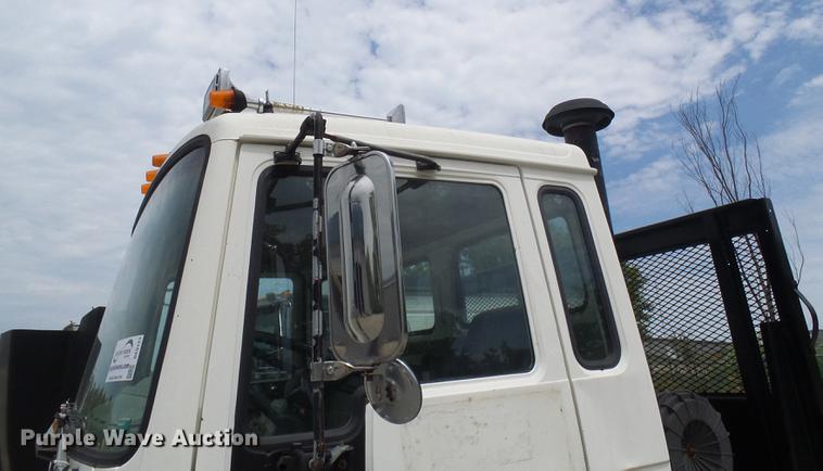 image for item DE5121 1992 Volvo FE flatbed truck