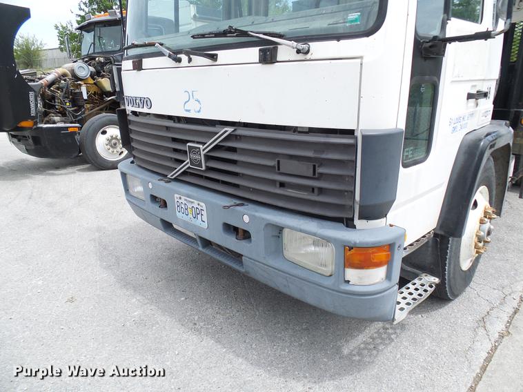 image for item DE5121 1992 Volvo FE flatbed truck