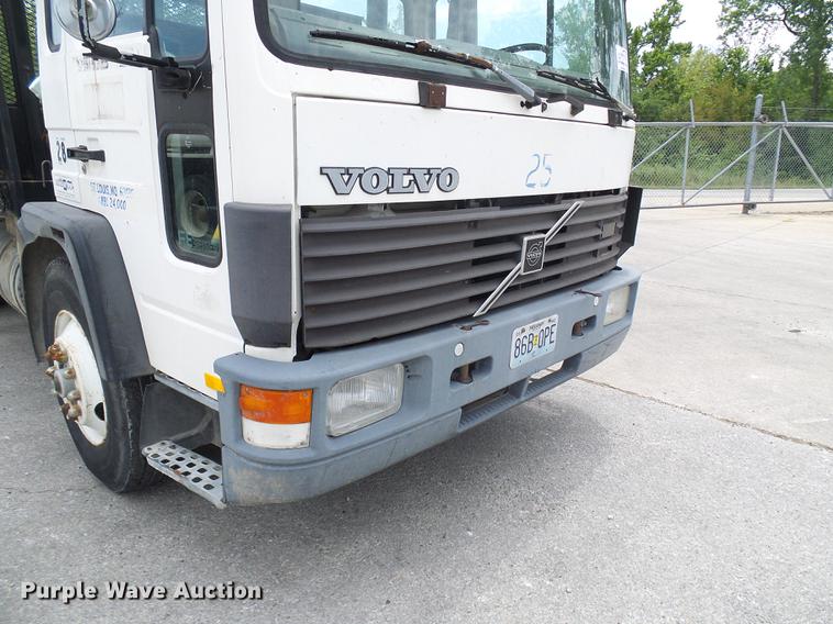image for item DE5121 1992 Volvo FE flatbed truck