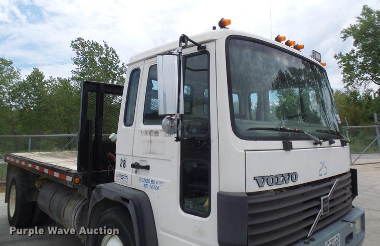 image for item DE5121 1992 Volvo FE flatbed truck