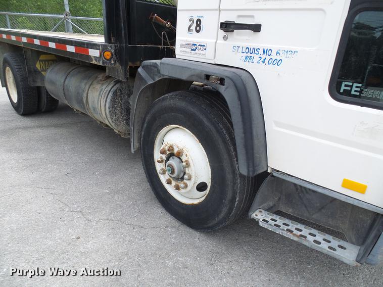 image for item DE5121 1992 Volvo FE flatbed truck