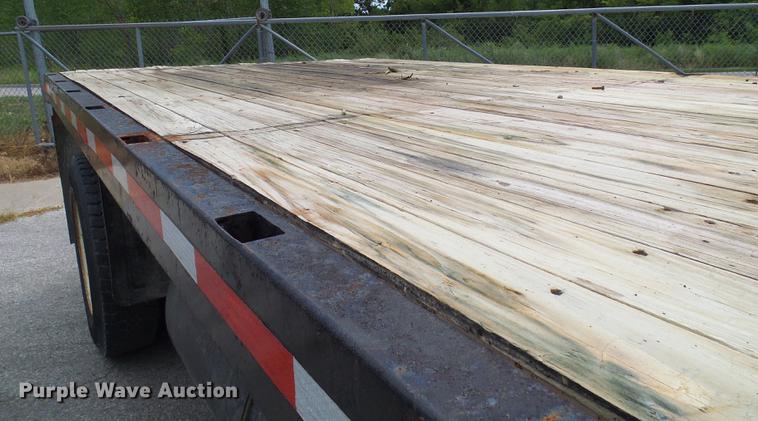 image for item DE5121 1992 Volvo FE flatbed truck