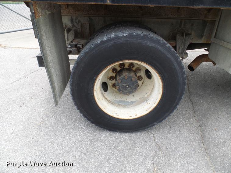 image for item DE5121 1992 Volvo FE flatbed truck