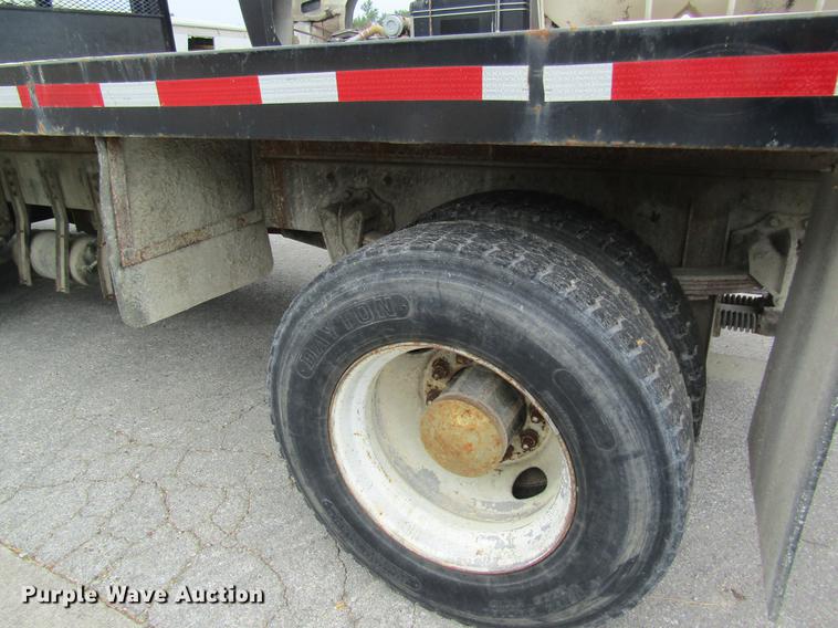 image for item DE5121 1992 Volvo FE flatbed truck