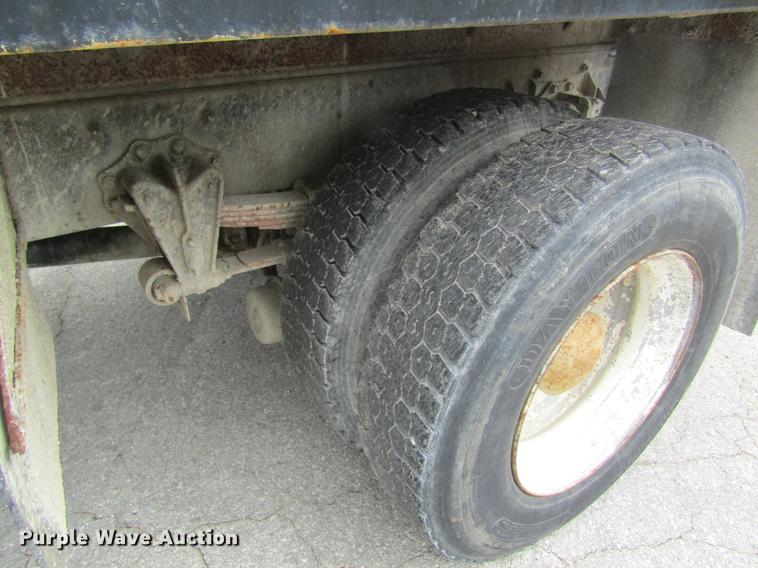 image for item DE5121 1992 Volvo FE flatbed truck