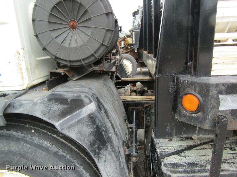 image for item DE5121 1992 Volvo FE flatbed truck