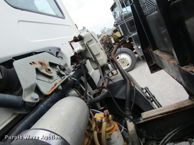 image for item DE5121 1992 Volvo FE flatbed truck