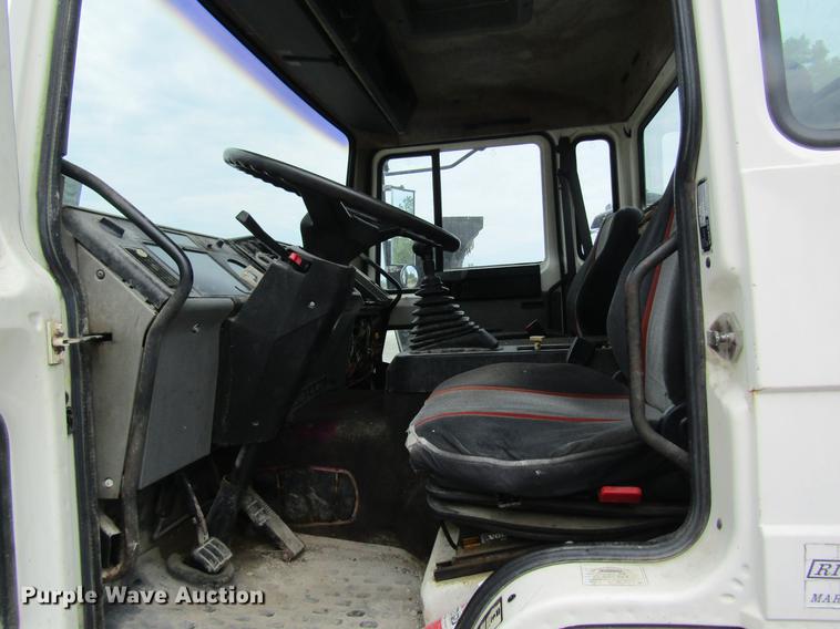 image for item DE5121 1992 Volvo FE flatbed truck