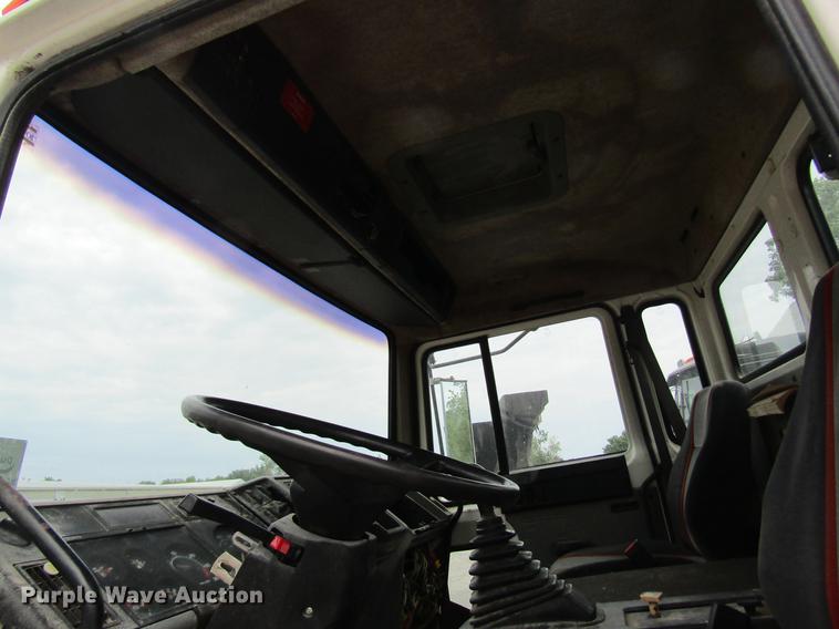 image for item DE5121 1992 Volvo FE flatbed truck