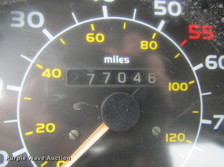 image for item DE5121 1992 Volvo FE flatbed truck