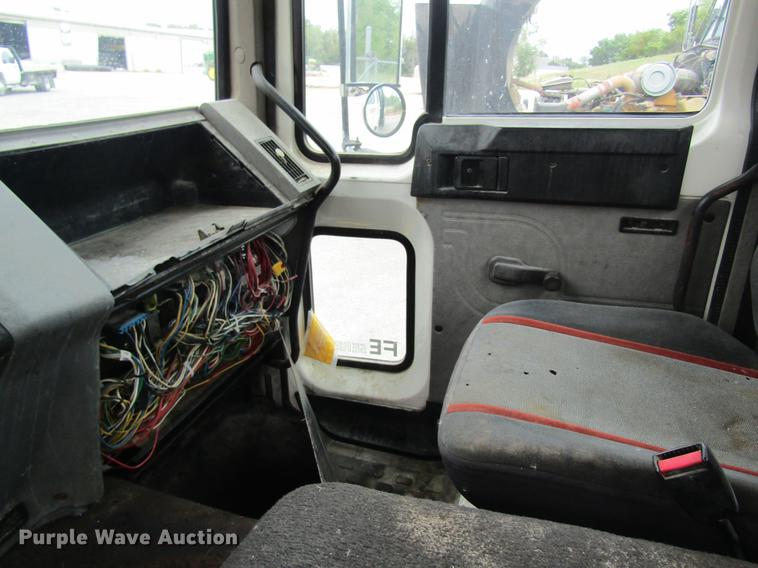 image for item DE5121 1992 Volvo FE flatbed truck