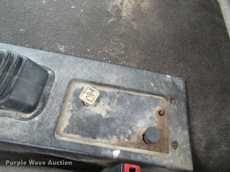 image for item DE5121 1992 Volvo FE flatbed truck