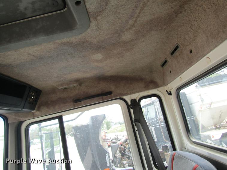 image for item DE5121 1992 Volvo FE flatbed truck