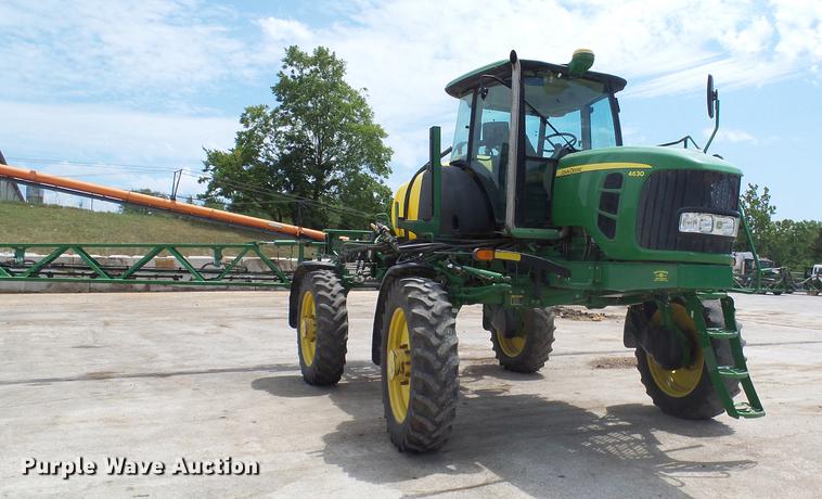 image for item DE5122 2011 John Deere 4630 sprayer