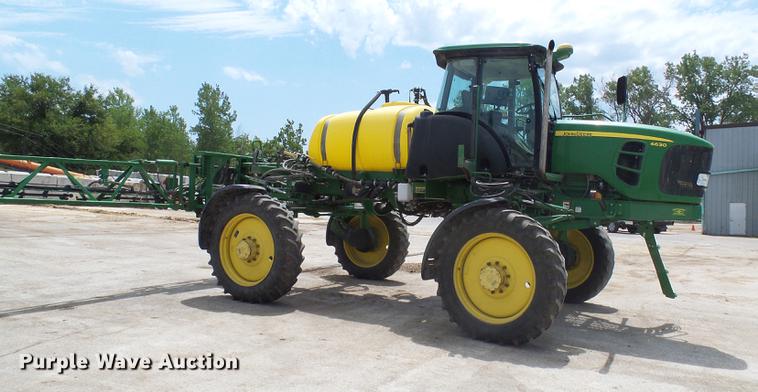 image for item DE5122 2011 John Deere 4630 sprayer