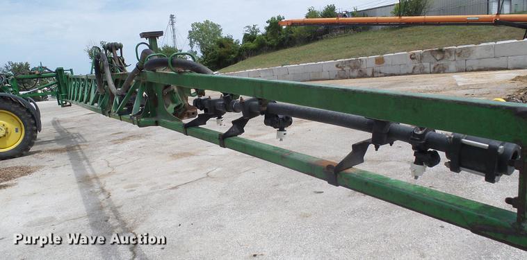 image for item DE5122 2011 John Deere 4630 sprayer