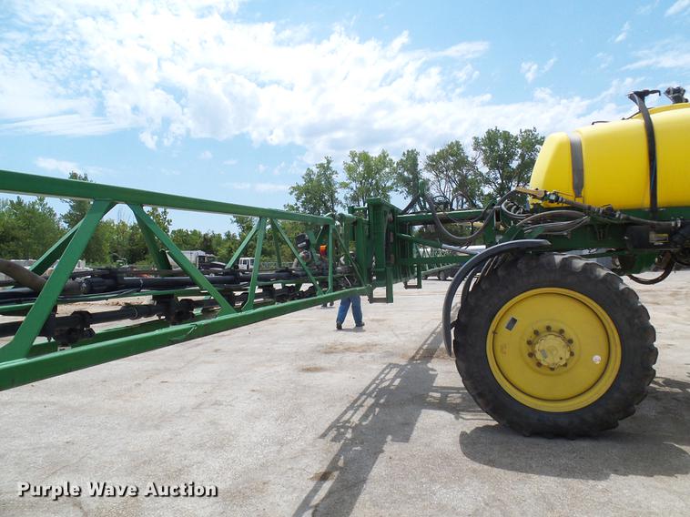 image for item DE5122 2011 John Deere 4630 sprayer