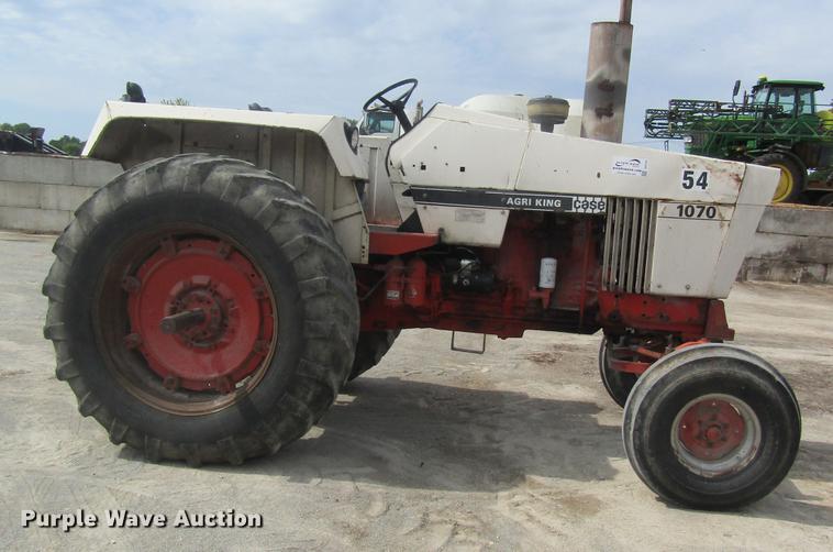 image for item DE5125 1976 Case 1070 tractor