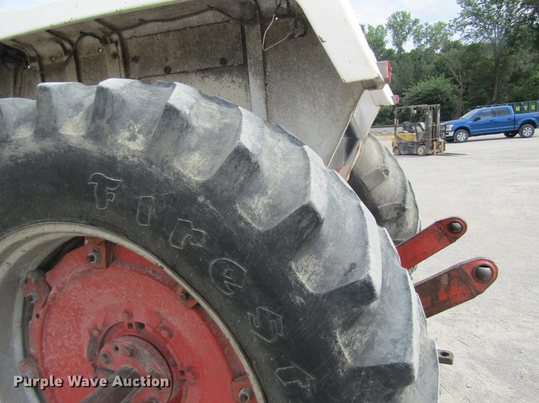 image for item DE5125 1976 Case 1070 tractor