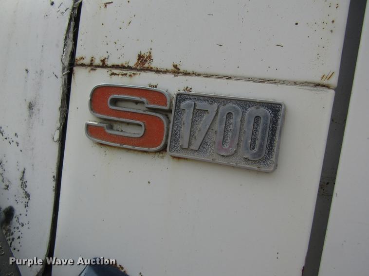 image for item DE5129 1985 International 1754 tank truck