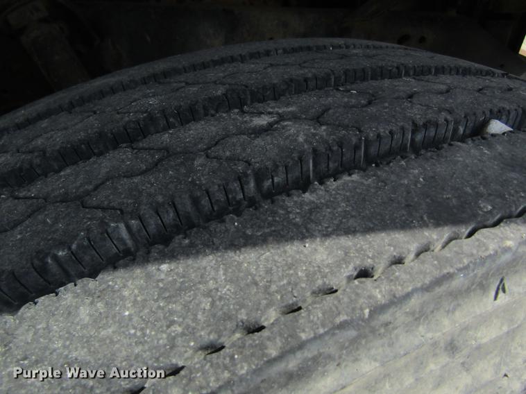 image for item DE5129 1985 International 1754 tank truck