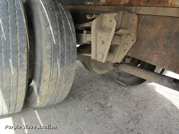 image for item DE5129 1985 International 1754 tank truck