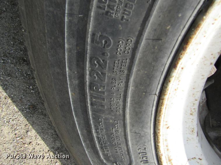 image for item DE5129 1985 International 1754 tank truck