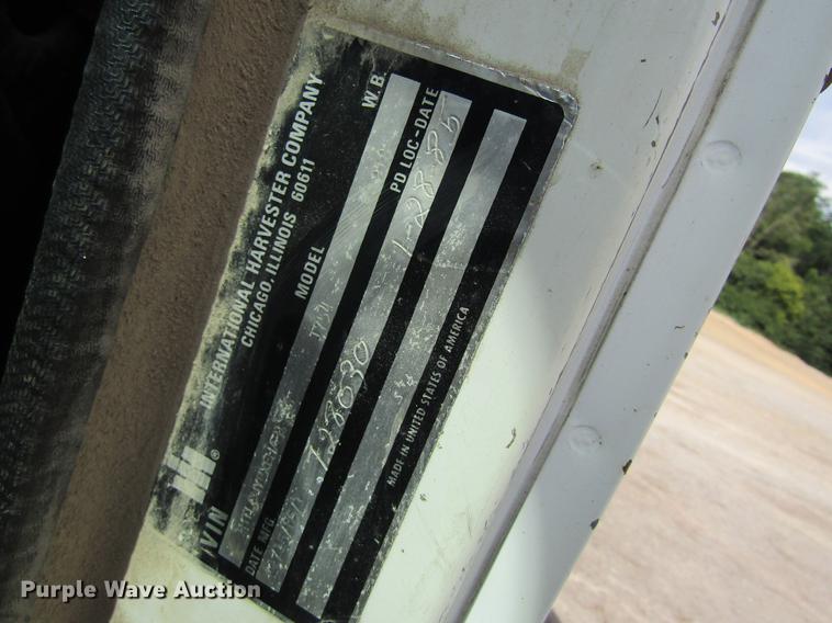 image for item DE5129 1985 International 1754 tank truck