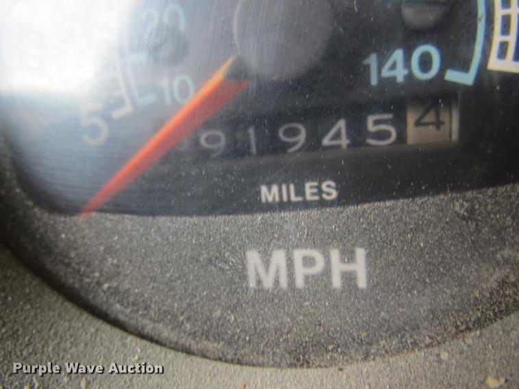 image for item DE5129 1985 International 1754 tank truck