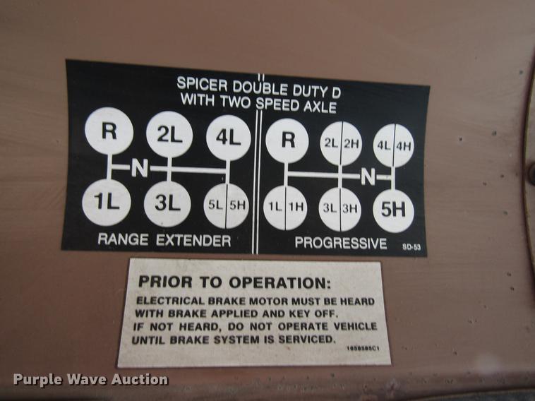 image for item DE5129 1985 International 1754 tank truck