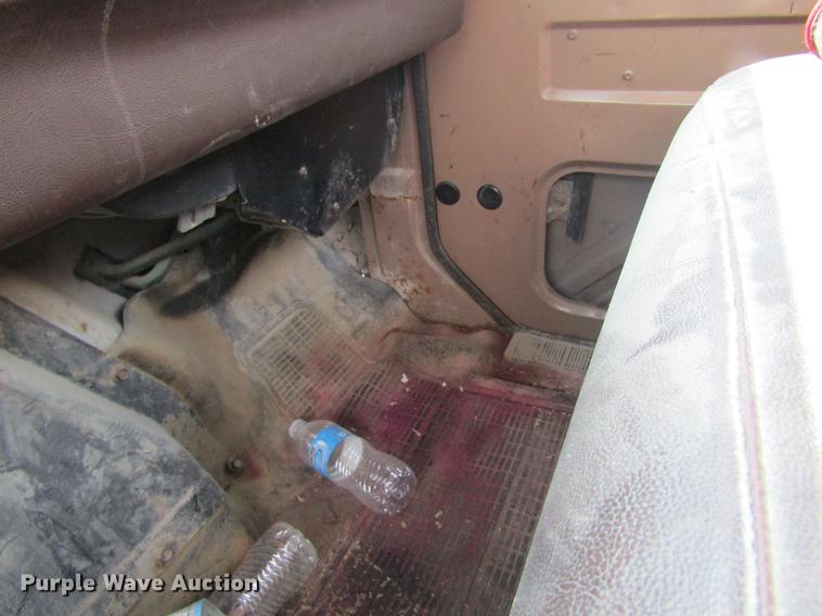 image for item DE5129 1985 International 1754 tank truck