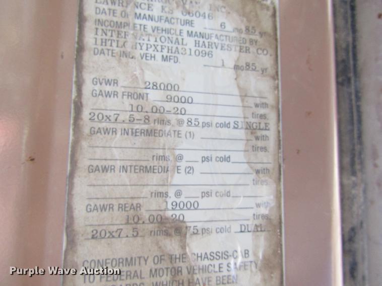 image for item DE5129 1985 International 1754 tank truck