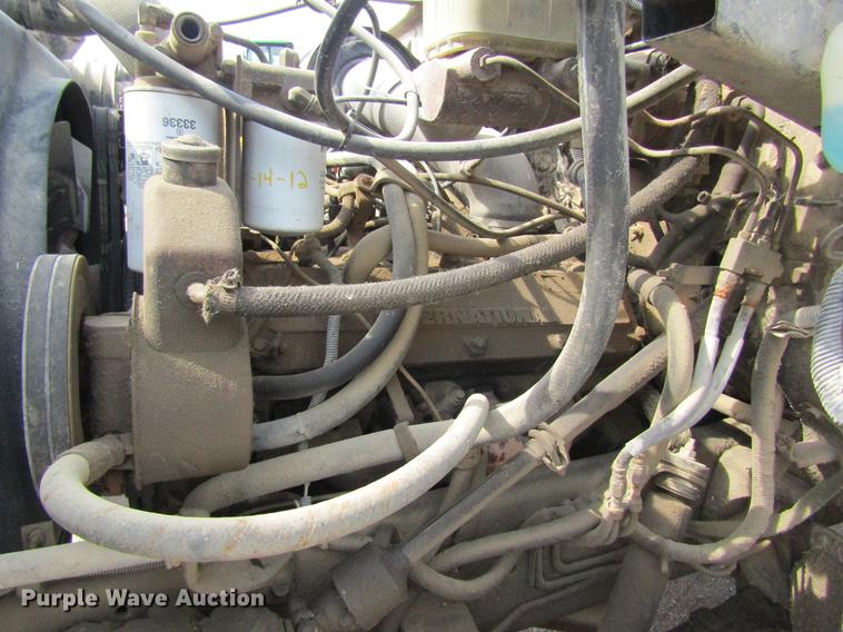 image for item DE5129 1985 International 1754 tank truck