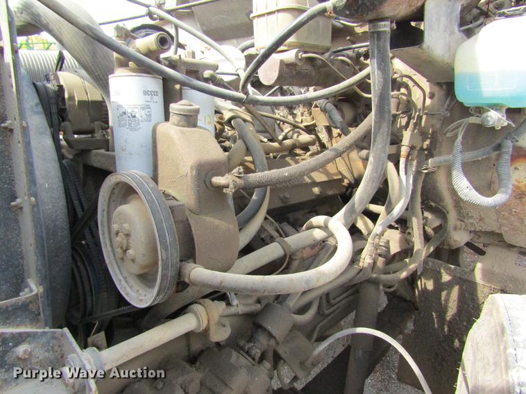 image for item DE5129 1985 International 1754 tank truck