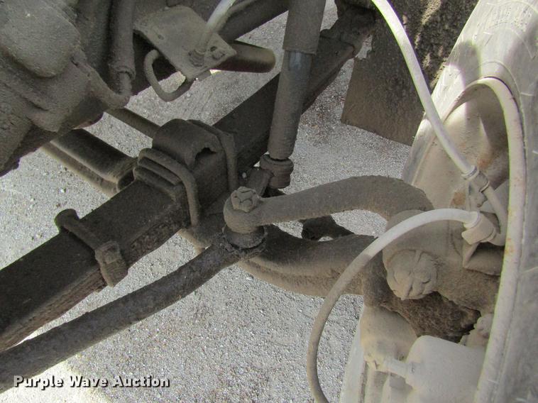 image for item DE5129 1985 International 1754 tank truck