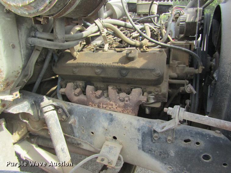 image for item DE5129 1985 International 1754 tank truck